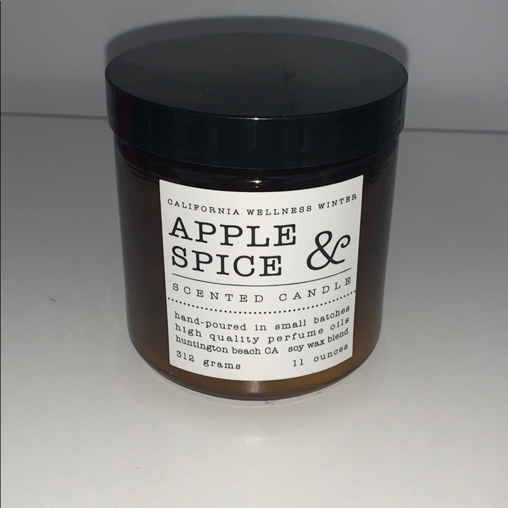 Apple and spice scented candle